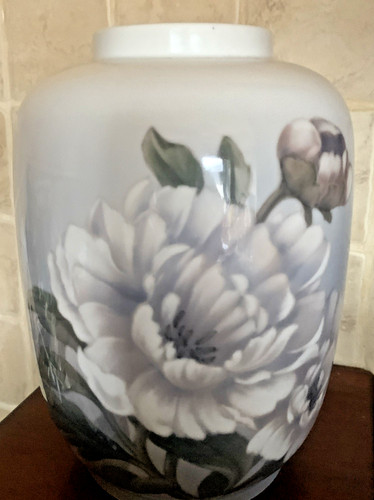 Vintage large royal copenhagen - large,