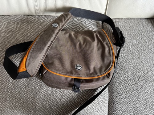 Crumpler new delhi 390 camera - crumpler,