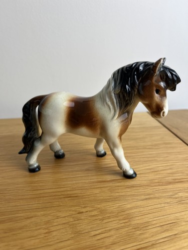 Horse figurine pinto coloured - figurine,