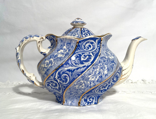 Unusual swirl vintage blue - unusual, &
