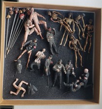 'Hell Souvenir' figures By