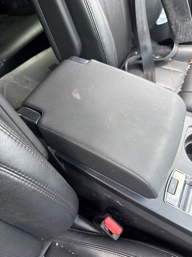 Centre console armrest - centre, 2019