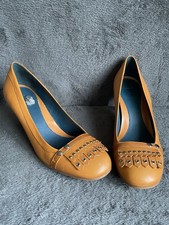 Clark’s Mustard Size 6