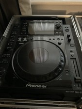 A Pair of Pioneer CDJ 2000 And Pioneer Mixer
