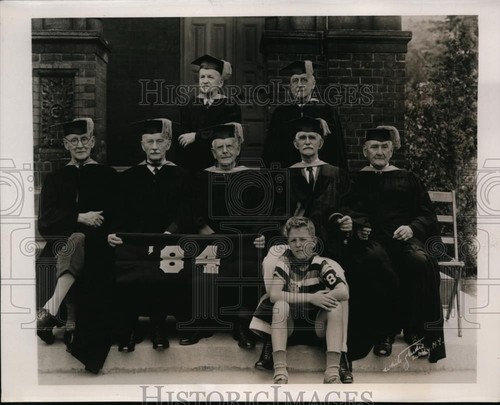 1939 press photo members of - 10,