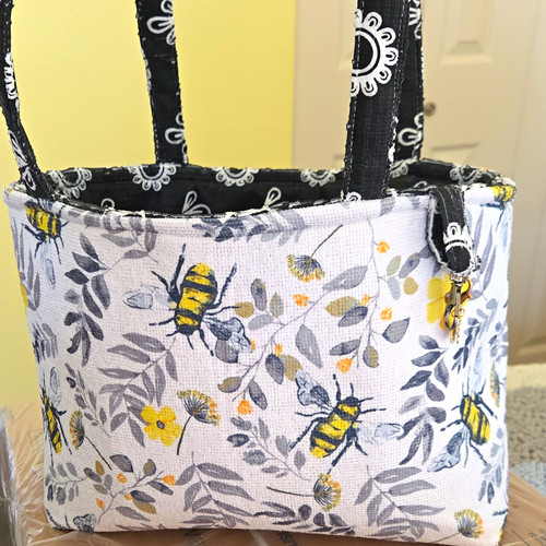 Women medium bee floral - medium,