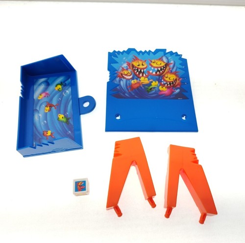 Piranha panic board game - board,