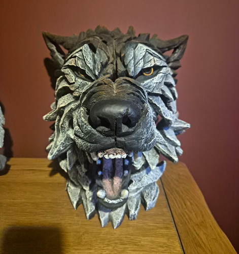 Edge timber wolf - wolf, sculpture