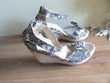 Sandals Elegant Floral Wedge with Ankle Straps Zipped