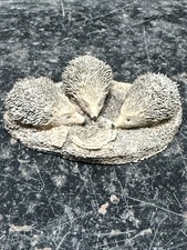 figurine of three hedgehogs huddled together Ref C20