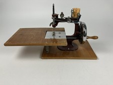 Vintage Miniature Sewing Machine Essex Mk1? 1940s