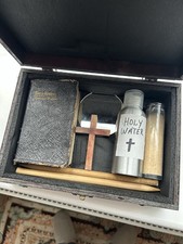 Vampire Hunting / Killing Kit Box Halloween Prop Decoration 