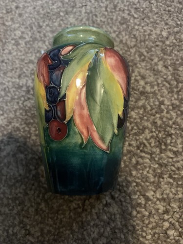 Vintage leaf berry - &, moorcroft