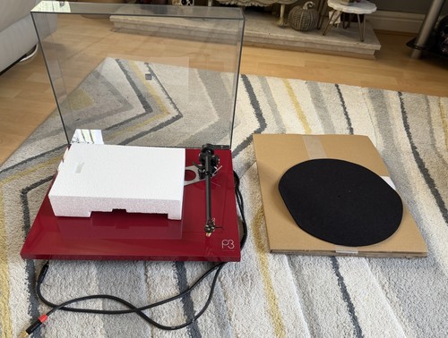 Rega planar turntable - -, red
