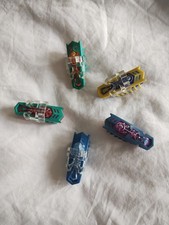 5 Hexbugs with track