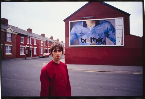 Oasis liam gallagher man - man, city