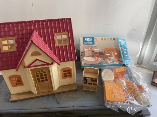 Sylvanian families red roof - families,