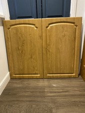 PAIR OF LARDER KITCHEN DOORS OAK COLOUR  600x 980mm    STOCK DZ330