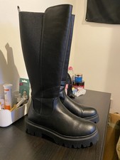 Women’s Black Chunky