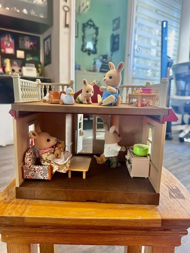 Sylvanian families willow hall - families,