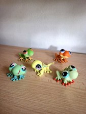 Littlest Pet Shops 4 frogs and lizard bundle.