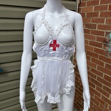 VINTAGE WHITE NURSE GRAPHIC