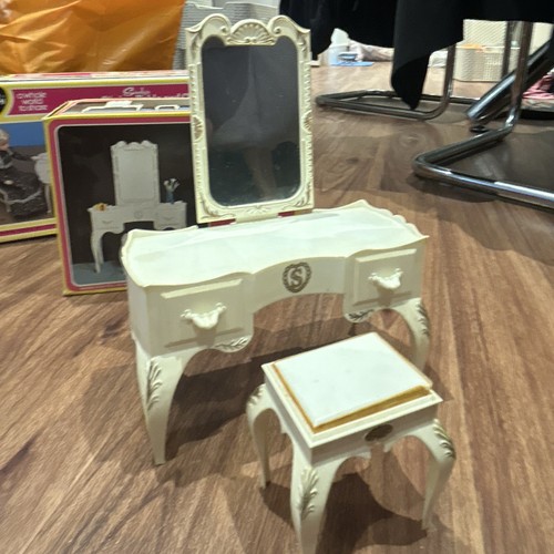 Sindy dressing table - table, with
