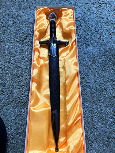Fantasy collectable sword wolf