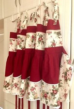 Handmade-Look Floral Apron – Vintage Red & Cream Rose Print with Lace