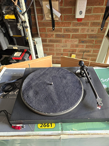Black belt drive turntable - black,
