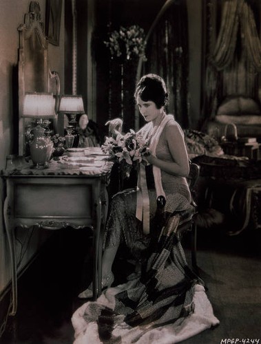 Novelist elinor glyn - elinor,