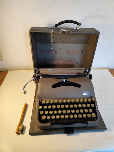 Gdr typewriter travel - typewriter,