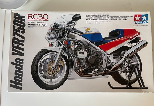 Tamiya honda vfr750r rc30 - tamiya,