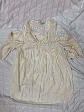 Hollister Girls cream lacy off the shoulder top size S