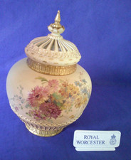 Royal Worcester Blush Ivory Pot Pourri Jar, Circa 1898 Of Shouldered Ovoid Form