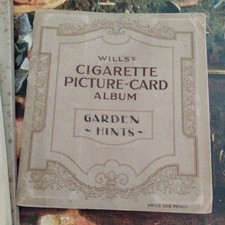 Wills's Cigarette Picture-Card Album: 'Garden Hints' 1938 with full set of Cards