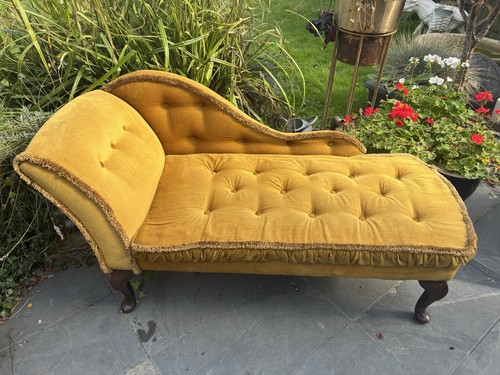 Antique style vintage tufted - style,