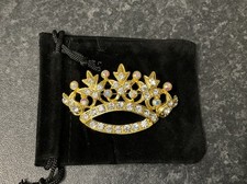 Preloved crown gold tone - preloved,