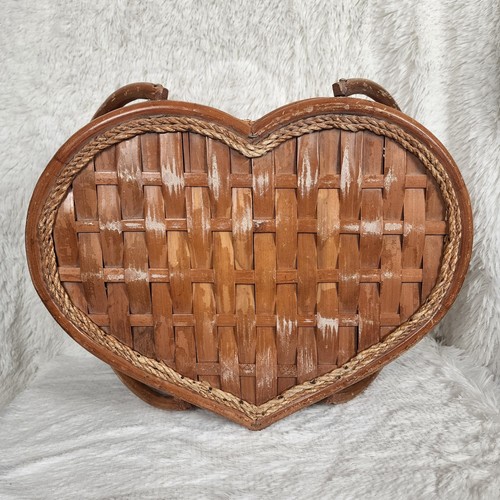 Vintage large heart wicker - large, 18"