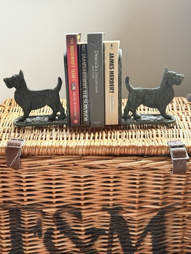 Vintage cast iron - cast, dog