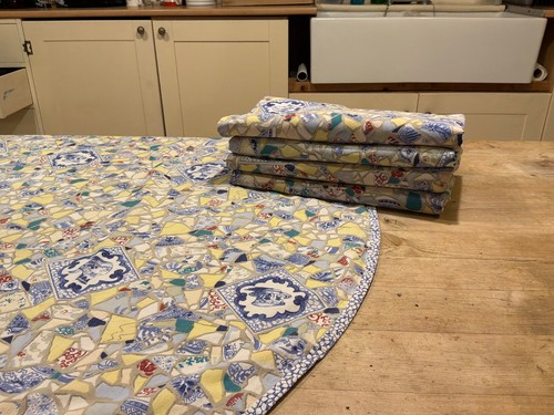Blue patterned round - x,