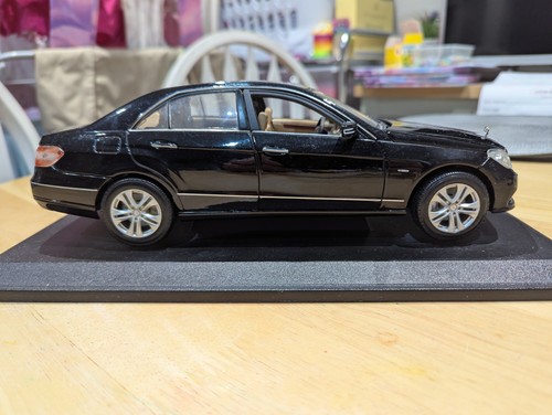 Scale 2010 mercedes benz - 1/18,
