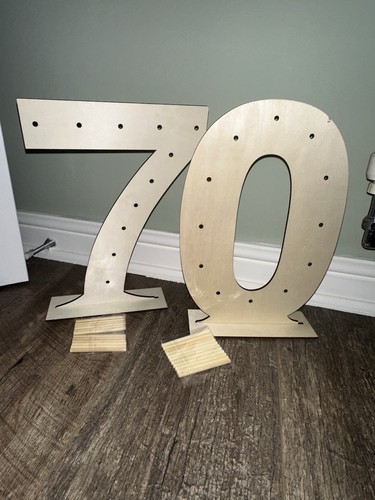 Wooden number donut stand - number, 70