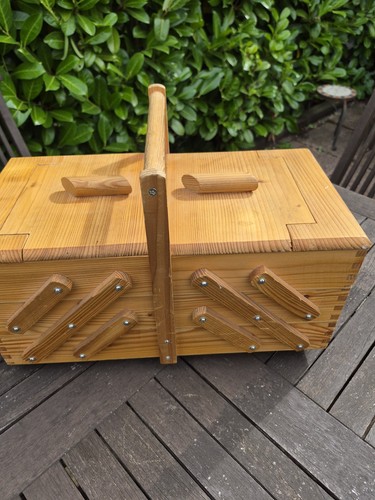 Wooden tier cantilever - ,