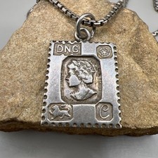 Vintage Solid Silver Queen Elizabeth II Silver Jubilee Pendant and Box Chain. 