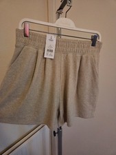 New / tag, women's shorts size