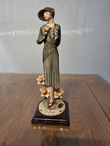 Capodimonte figurine daffodil - figurine,