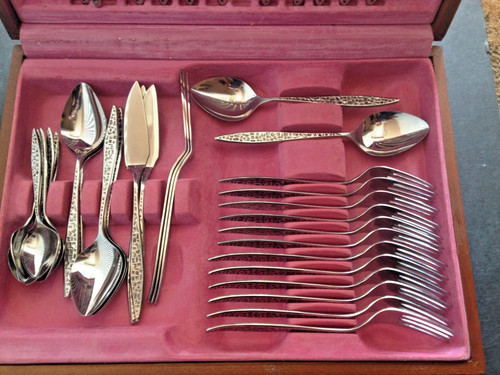 Boxed piece vintage - boxed,