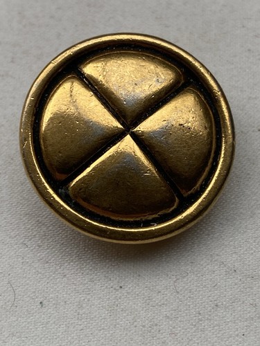 Single chanel clip earring - single, on
