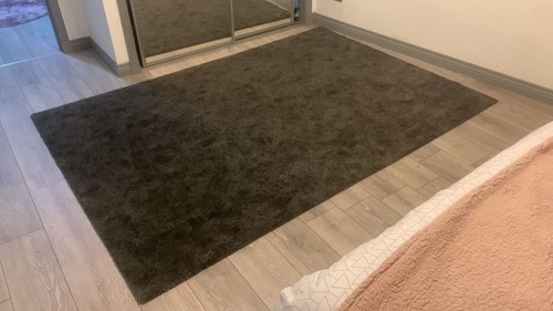210 150cm black rug rrp - 210,